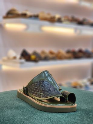 صورة شرقي اكس مطرز